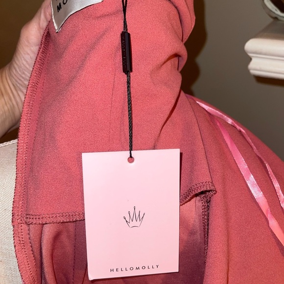 Hello Molly mini ruffled slightly off shoulder dress. NWT. Size 4🩷 - Picture 10 of 10